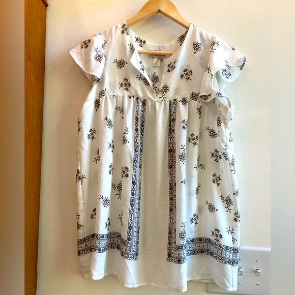 Loft chiffon baby doll top. Gray white yellow wildflower print. No flaws. Medium - Picture 1 of 10